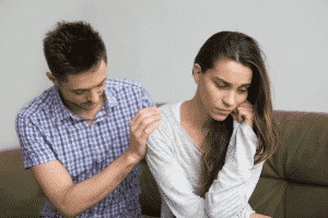 una pareja triste