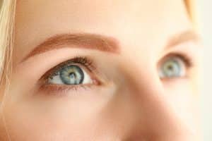 ojos azules
